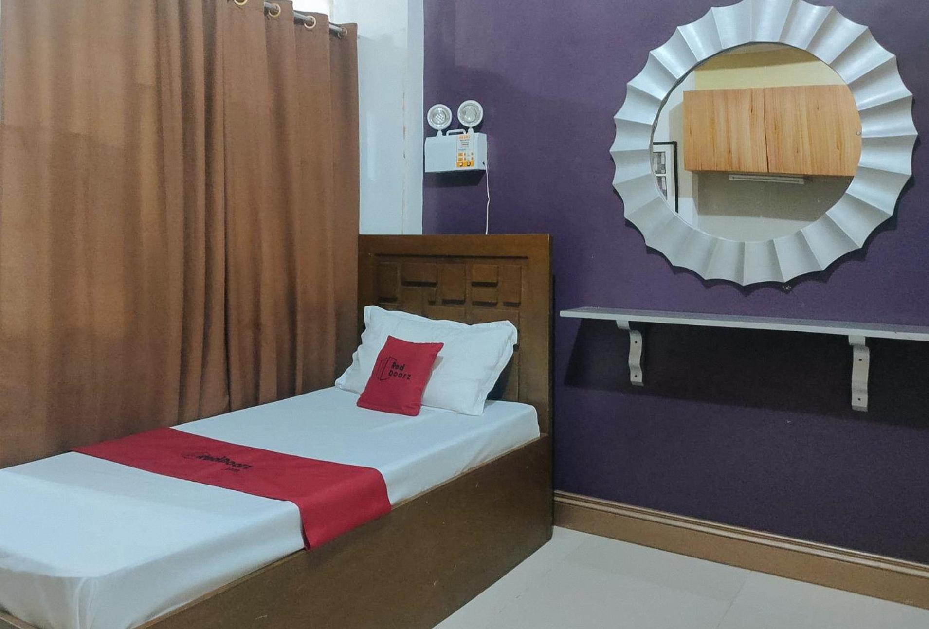 Reddoorz Near Colgante Bridge Naga City מראה חיצוני תמונה